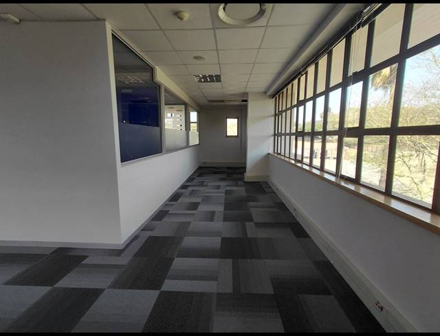 1,091M² OFFICE TO LET IN BRYANSTON